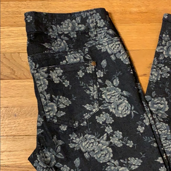 5/$25 Fire Los Angeles - floral jeans, 3 - Picture 2 of 5